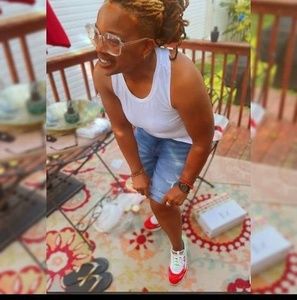 Meet your Posher, Jean